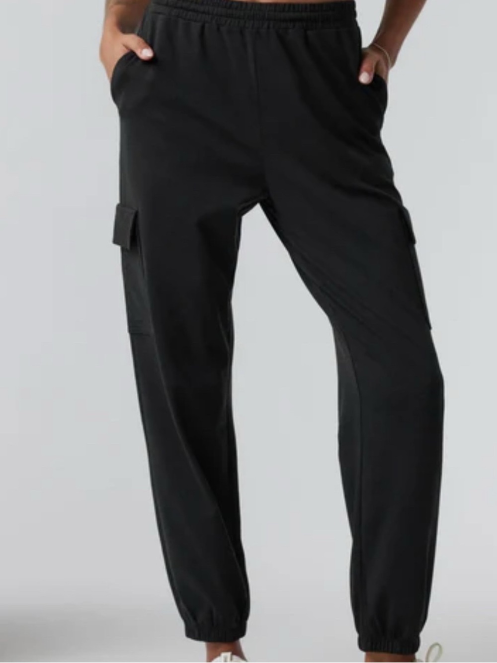 Vuori women’s boyfriend cargo joggers
Medium